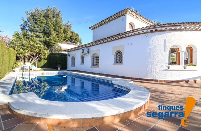 Villa privada con piscina y barbacoa