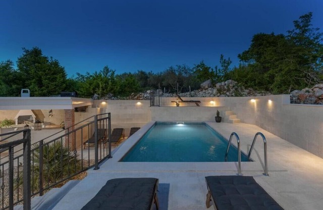 Private Villa with heated swiming pool