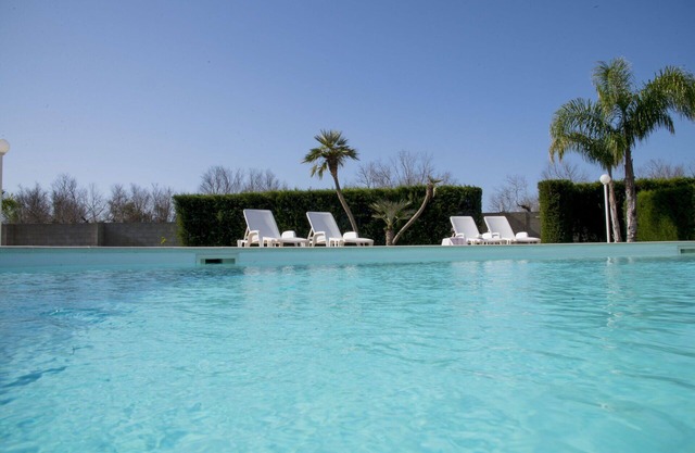Private Villa with private pool, hot tub, WIFI, A/C, TV, patio, parking, close to Gallipoli