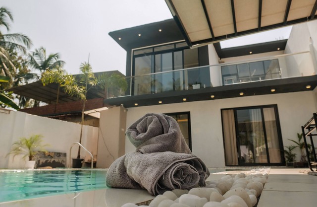Private Villa with Pool & Couple Jacuzzi