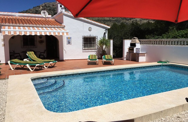 Villa privada con piscina cerca del campo de golf a poca distancia de la playa
