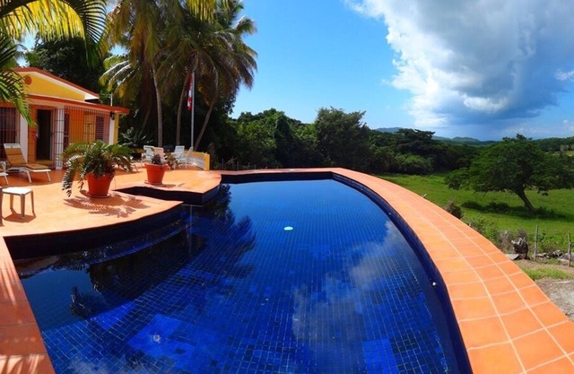 Villa privada con piscina y vistas panorámicas en Pilon; 3 dormitorios / 2 baños