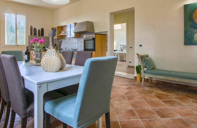 Private Villa with private pool, A/C, WIFI, TV, patio, pets allowed, panoramic view, parking
