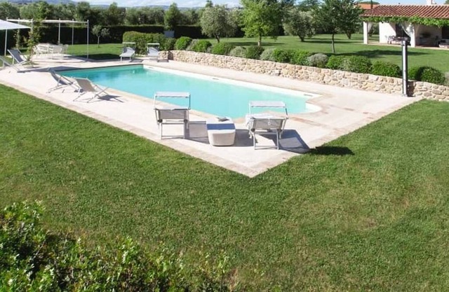 Private villa with swimming pool in Tuscany