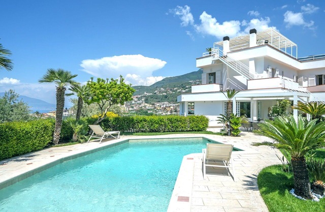 Casa de vacaciones con bañera de hidromasaje, A/C, WIFI, piscina, TV, terraza