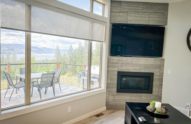 Private Vineyard Home with Lake View