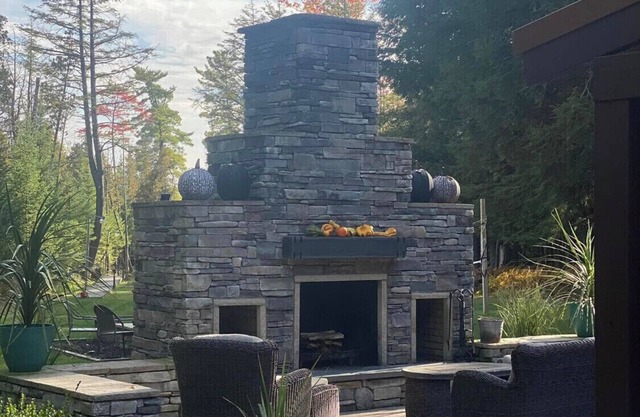 Reserve su propio resort privado AHORA! Bañera de hidromasaje privada, chimenea al aire libre