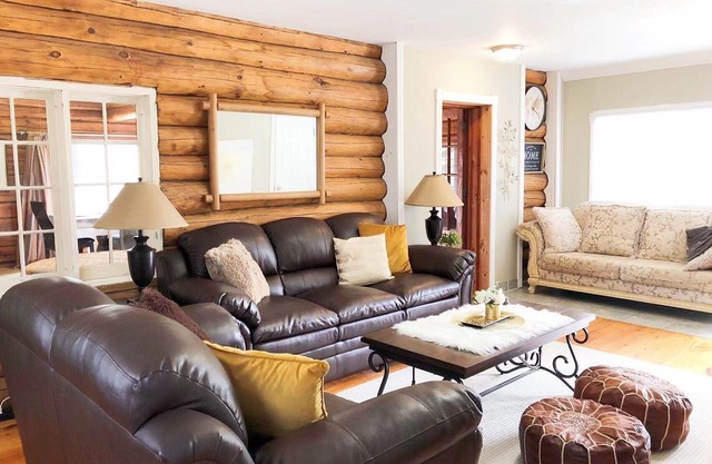 ☀Private Waterfront LogStyle Cottage With Lakeview!