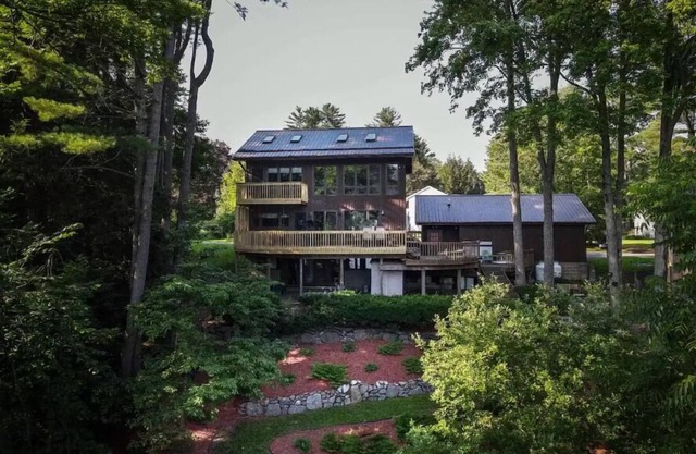 Private waterfront home on Goodyear Lake!