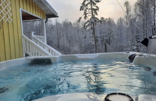 private wellness house med private outside jacuzzi, sauna, massagechair and gym
