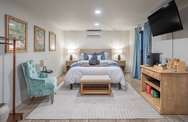 Private Yard - Full Kitchen - Mini Golf - BBQ