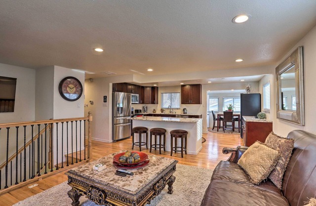 ¡NUEVO! Northglenn House w / Yard Minutes from Denver!