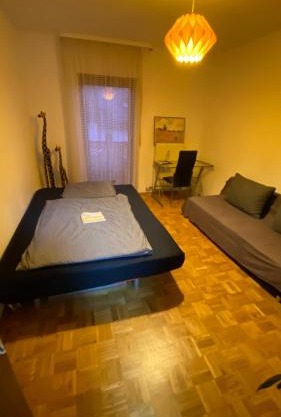 Privatzimmer im 1 OG in einem Reihenhaus mit gemeinschaftlichen Zimmern