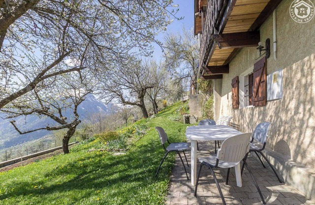 Privileged location in an enchanting natural setting! Close to the Bottières/domain slopes