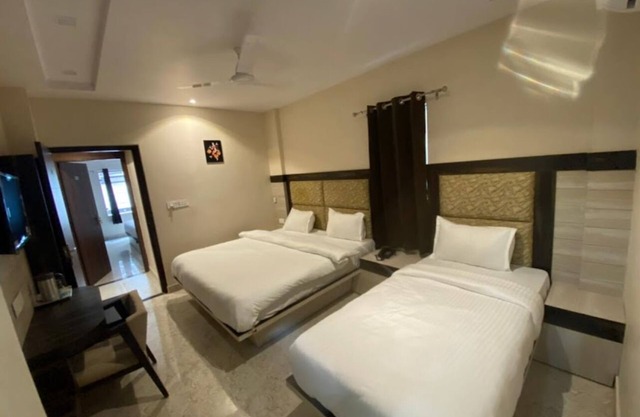 Priya Hotel
