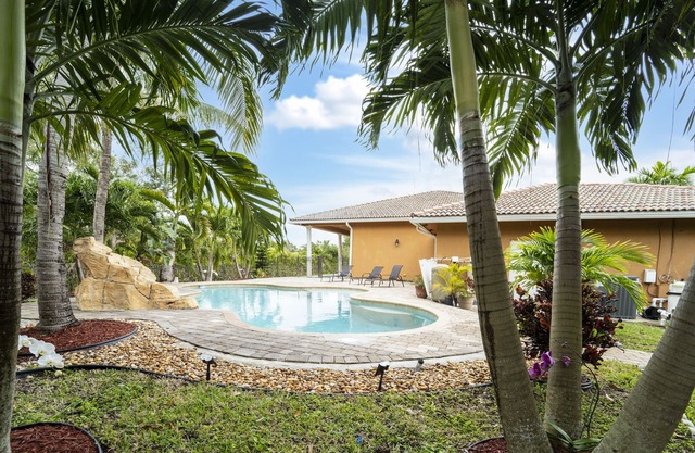 Prodigious 4 Bedroom Villa w/ Pool