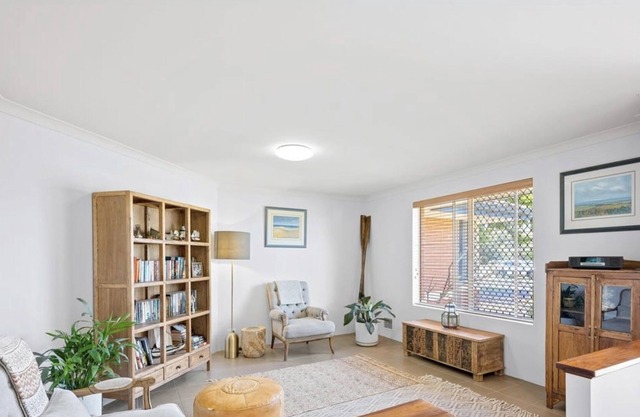 PROFESSIONAL/CONTRACTORS - CENTRALLY LOCATED, WELL APPOINTED PROPERTY