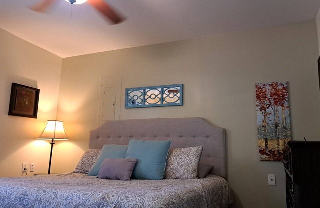Professionals Welcome. King Bed With Pool Access