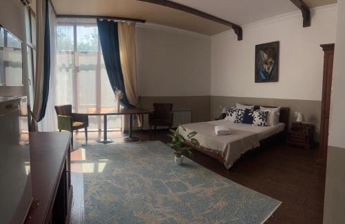 Promenade Park Hotel
