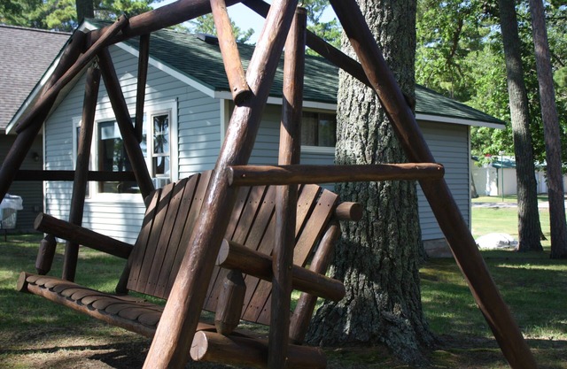 PROMO 20% WEEKLY AND MONTHLY DISC Charming Lake View Cabin with Resort Amenities