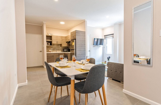 PROMO 5% WEEKLY/10% MONTHLY DIS Walking distance to beach, and Renaissance Mall