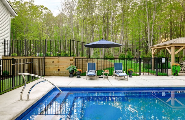 Lux w. Private Heated Pool| Hot Tub |Sleeps 12 | King beds