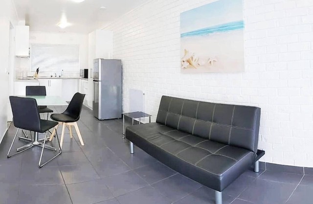 {Promo!} Next to Train Station, FREE WIFI!