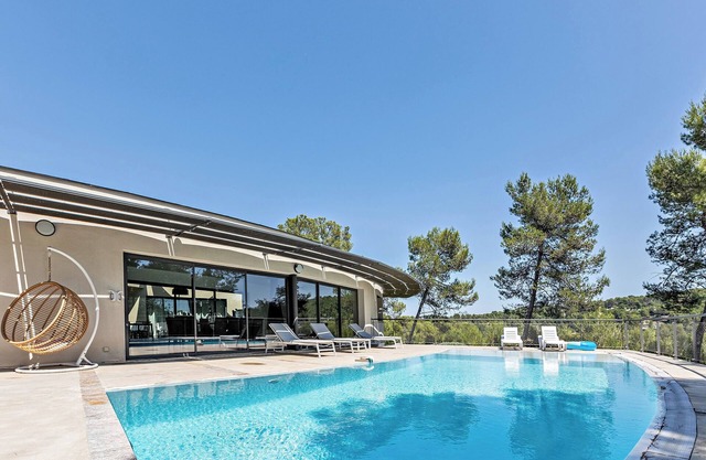 PROMO Superb and spacious property with pool and spa 7 bedrooms