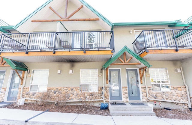 Promotion ongoing! Private Access Townhouse One Gate to Banff