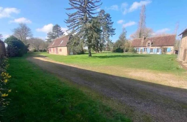 Property with two houses / sleeps 24