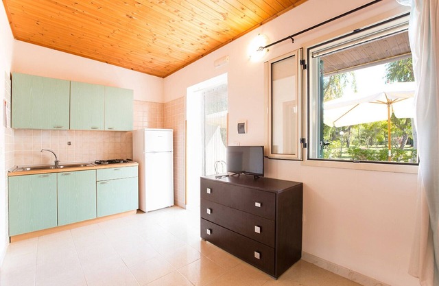 Propiedad en un complejo turístico 'Baia Falcone - Comfort 210' con vistas al mar y aire acondicionado
