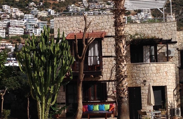 Propiedad de 2 dormitorios en Kalkan con gran terraza en la azotea y piscina compartida de 185 metros cuadrados