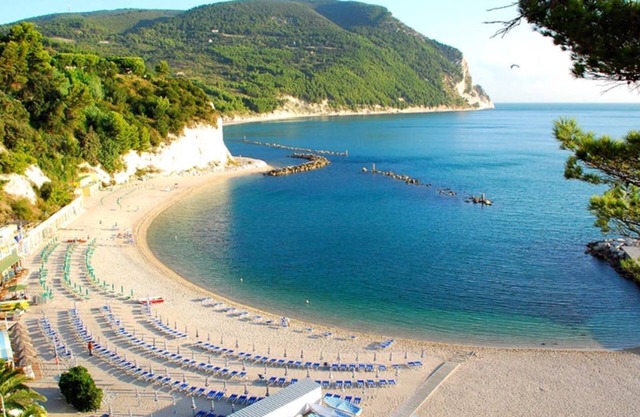 Palazzo Mannocchi con dos piscinas. Vacaciones de bodas y grupos para 70 personas