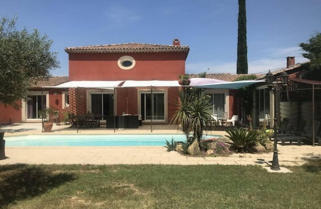 Propriété Avec Piscine, Jacuzzi en Provence