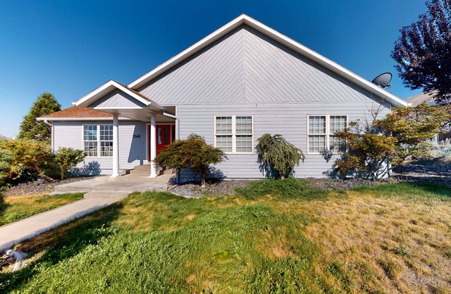 Prosser Paradise | 2-story house near Prosser with large deck, streaming, W/D