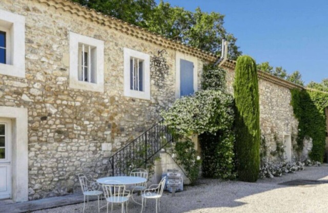 Proveçal Villa with private pool and tennis court