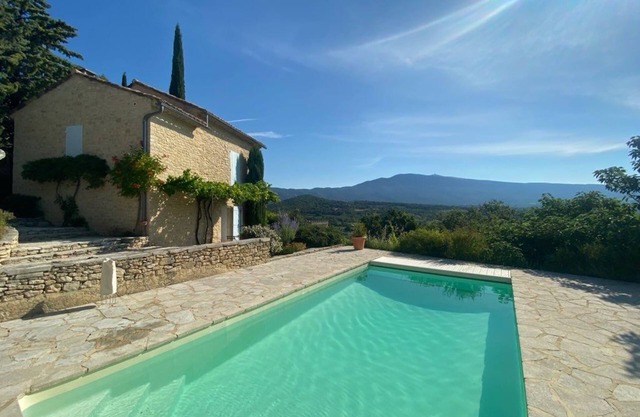 Provençal Pigeonnier House, exceptional view of Mont Ventoux