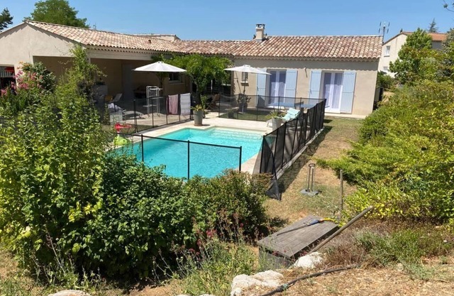 Villa provenzal con piscina