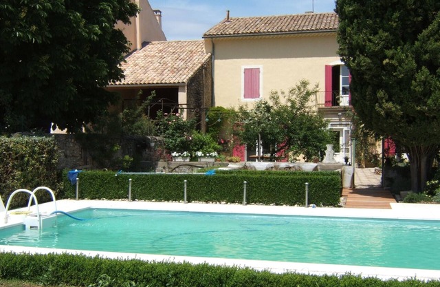 Provenza-Encantadora casa con jardín y piscina hasta 10 personas