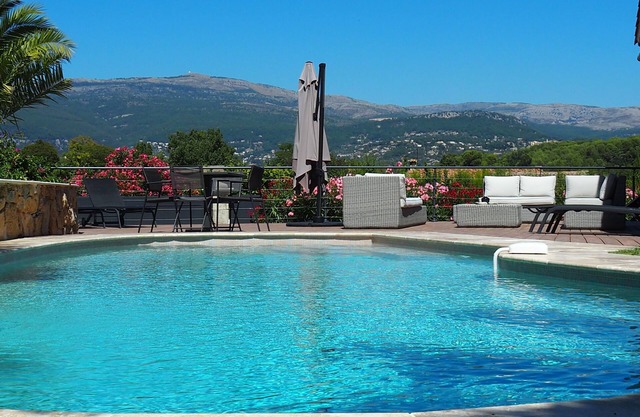 Mas Plascassier, magnífica vista, piscina climatizada, aire acondicionado, cerca de Valbonn