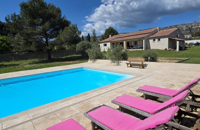 Provencal Escape in the Luberon - Villa with Swimming Pool and Mediterranean Garden