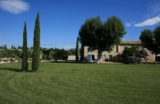 Provenzal casa de campo de alquiler de 200 m2 con piscina cerca de Aviñón, Vaucluse