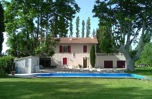 Masía provenzal de 250m2 entre Alpilles y Luberon con hermosa piscina, parque de 1 hectárea