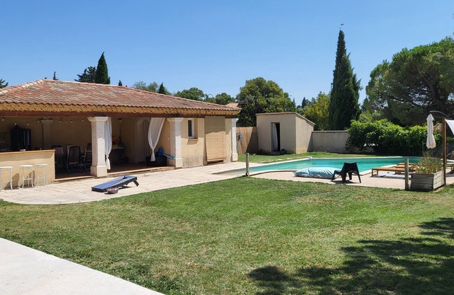Provencal House with Pool & Pool House