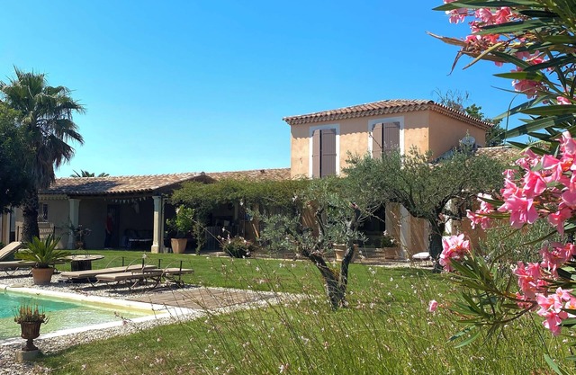 Casa provenzal con piscina