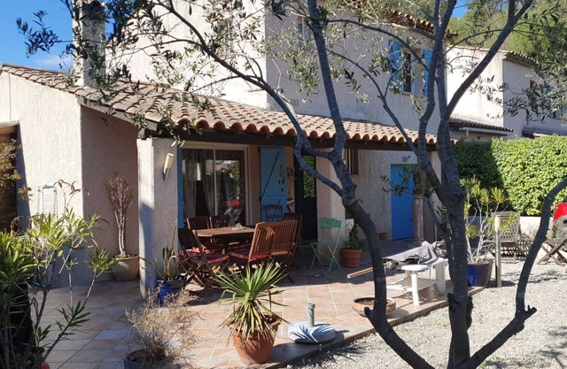 Villa con orientación sur, jardín 300 m2, tranquilo, playa y pueblo a pie