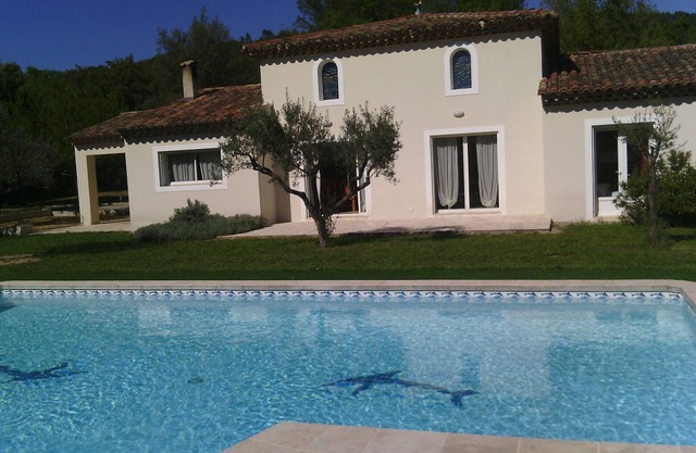VILLA provenzal con piscina privada