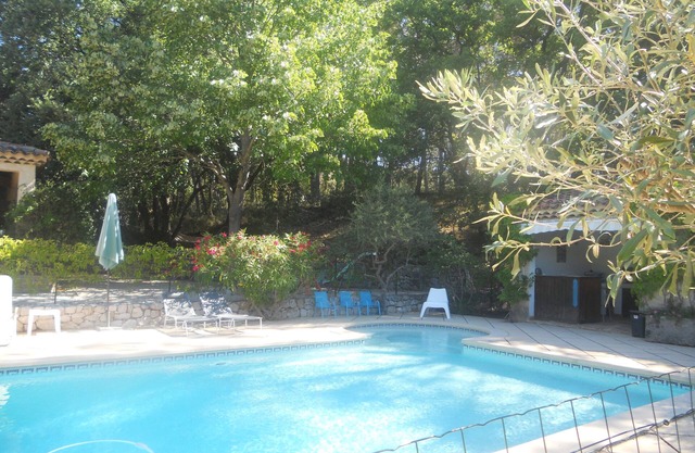 PROVENÇALE CASA CON PISCINA EN EL PINO bosque, entre Cassis y AIX EN PROVENCE
