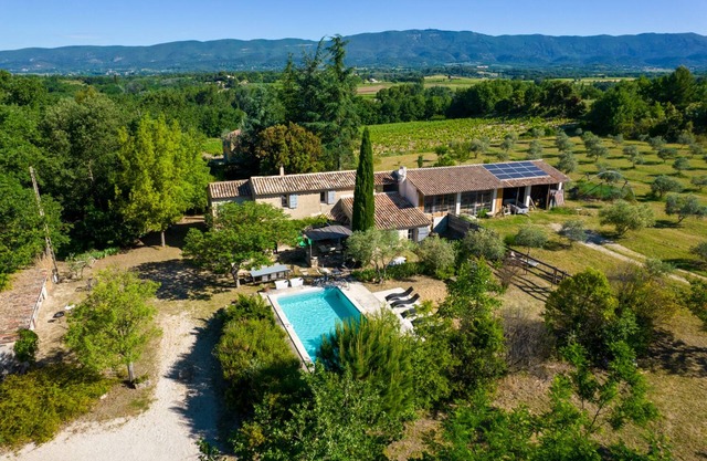 Finca provenzal: olivos, nogales, calma garantizada