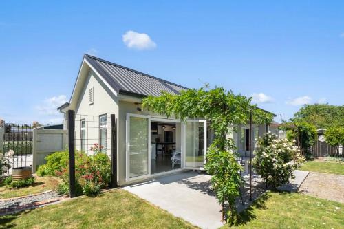 Provence on Cologne - Martinborough Holiday Home